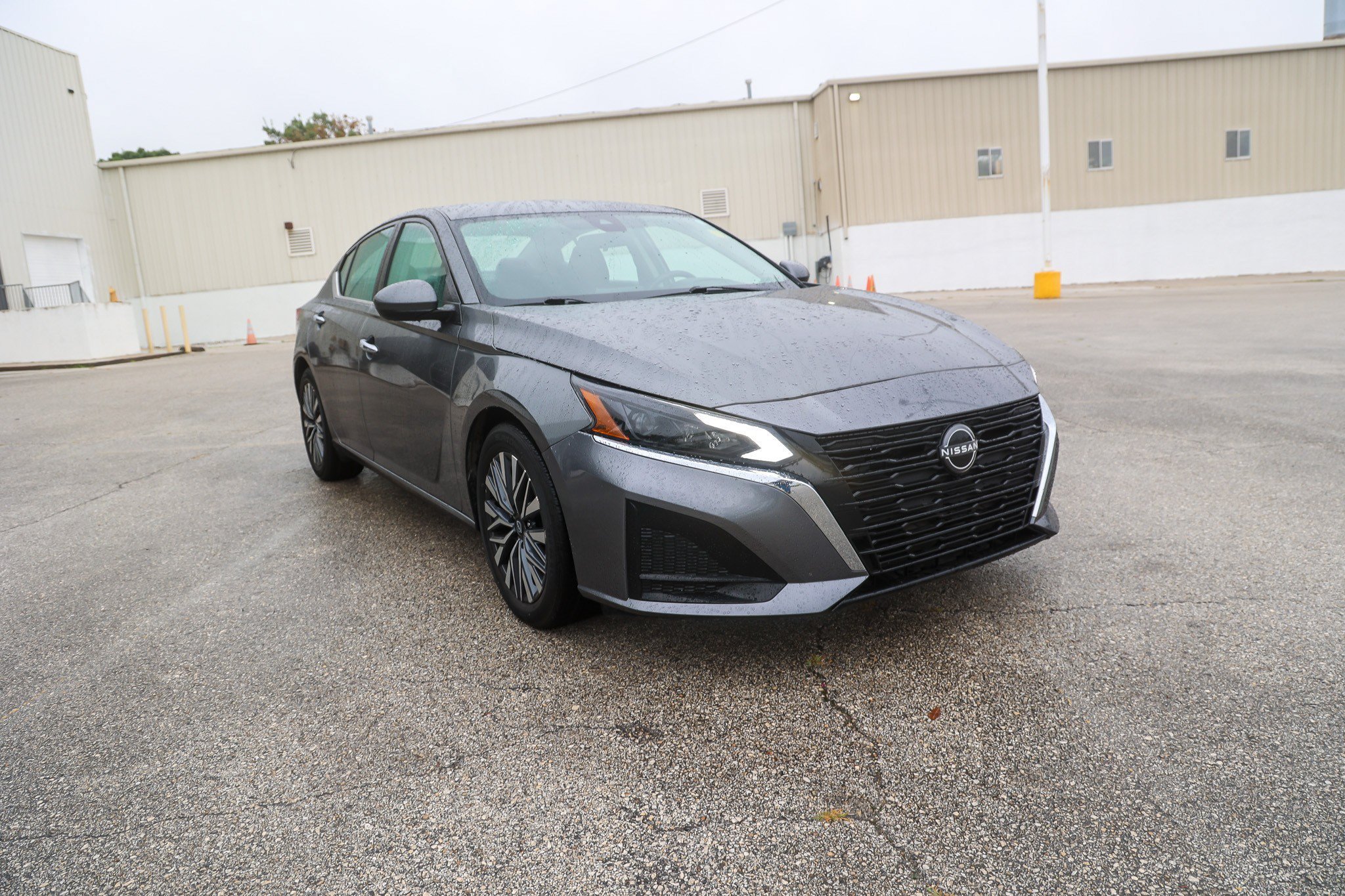 Used 2023 Gun Metallic Nissan 2.5 SV image 4