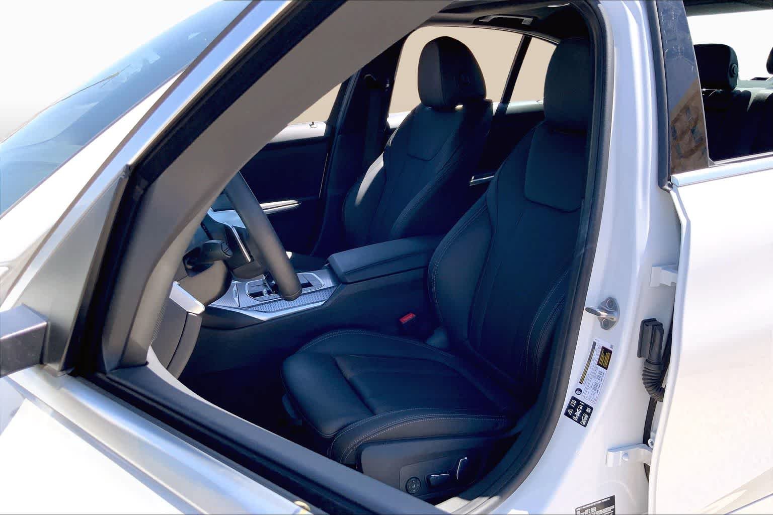 2025 BMW 3 Series 330i - Photo 8