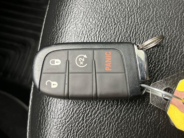 Used 2020 Billet Silver Metallic Clearcoat Jeep Latitude image 23