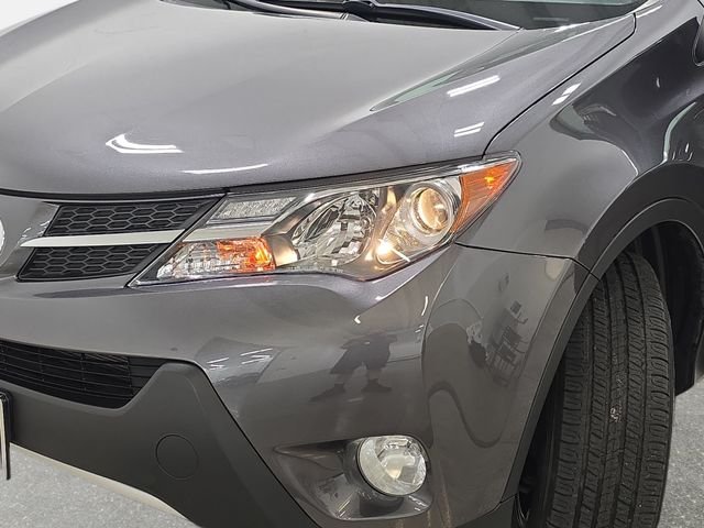 Used 2015 Gray Toyota XLE image 28