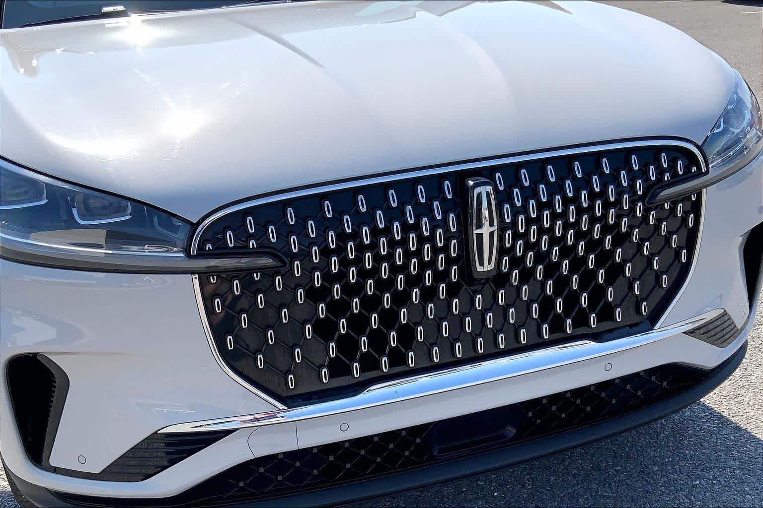 Used 2025 Ceramic Pearl Metallic Tri-Coat Lincoln Reserve image 46