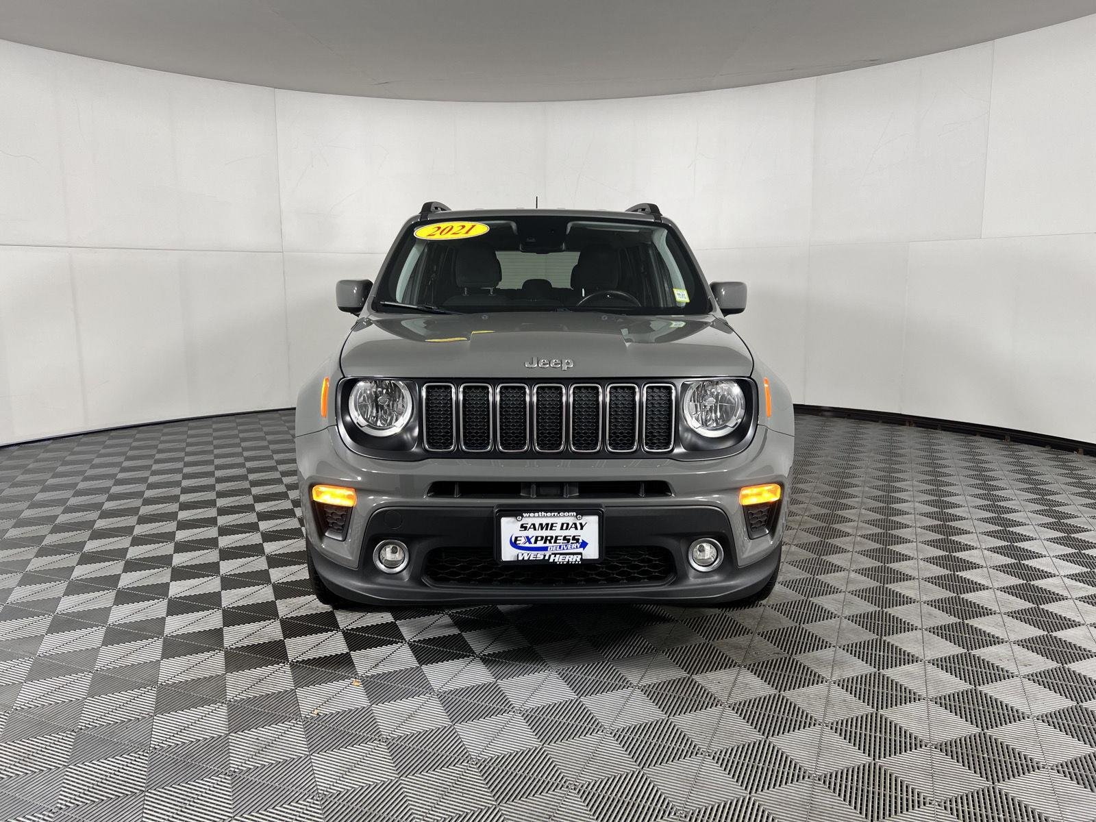 Used 2021  Jeep Latitude image 20
