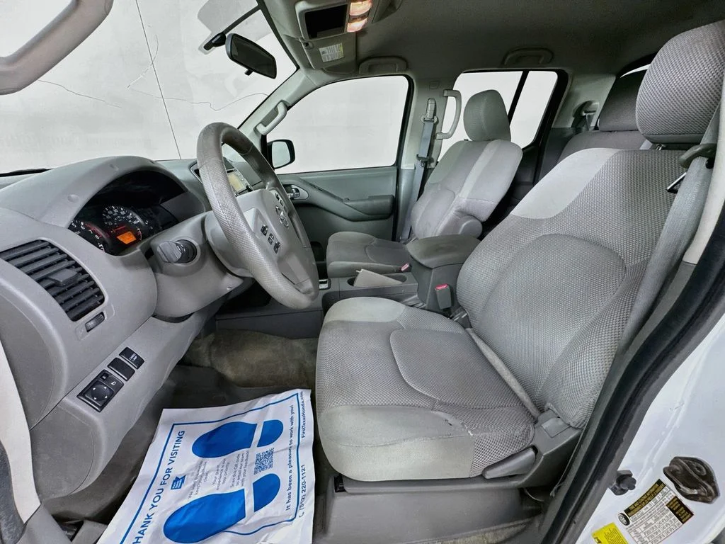 Used 2014 Glacier White Nissan SV image 23