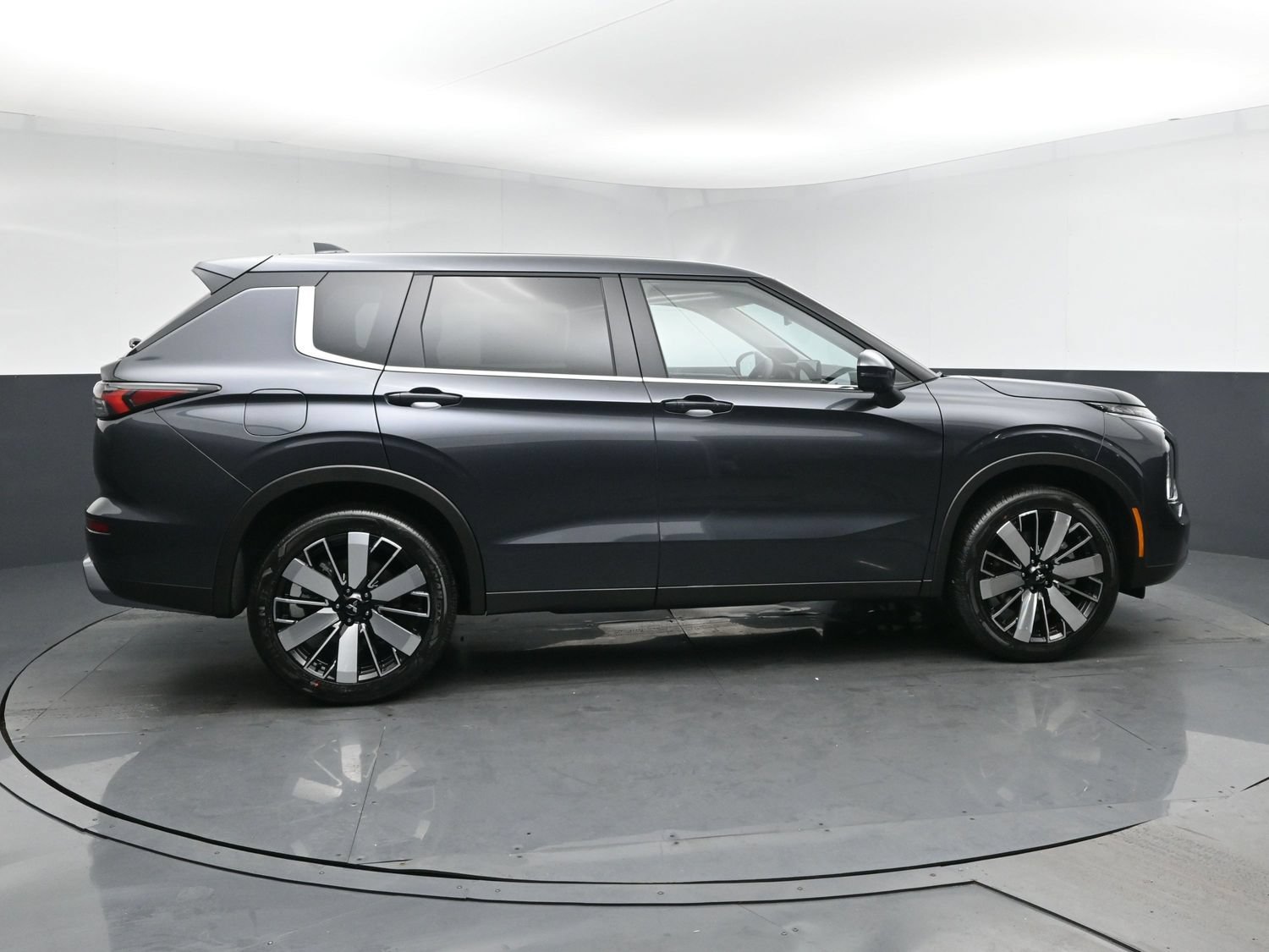 New 2026 Graphite Gray Mitsubishi SE 1.5T 2WD image 3