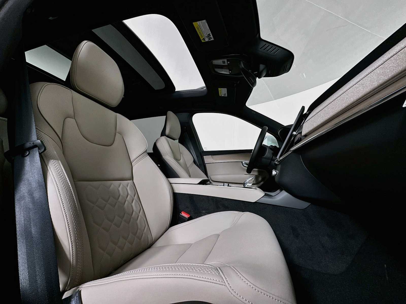 New 2026 Crystal White Volvo Plus image 27