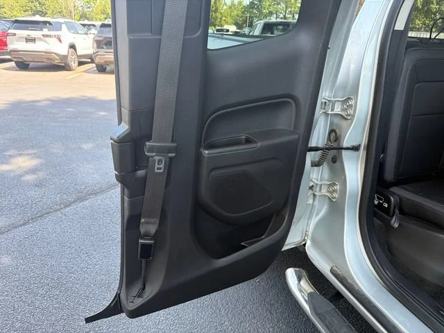 Used 2016 QUICKSILVER METALLIC GMC 4WD SLE image 16