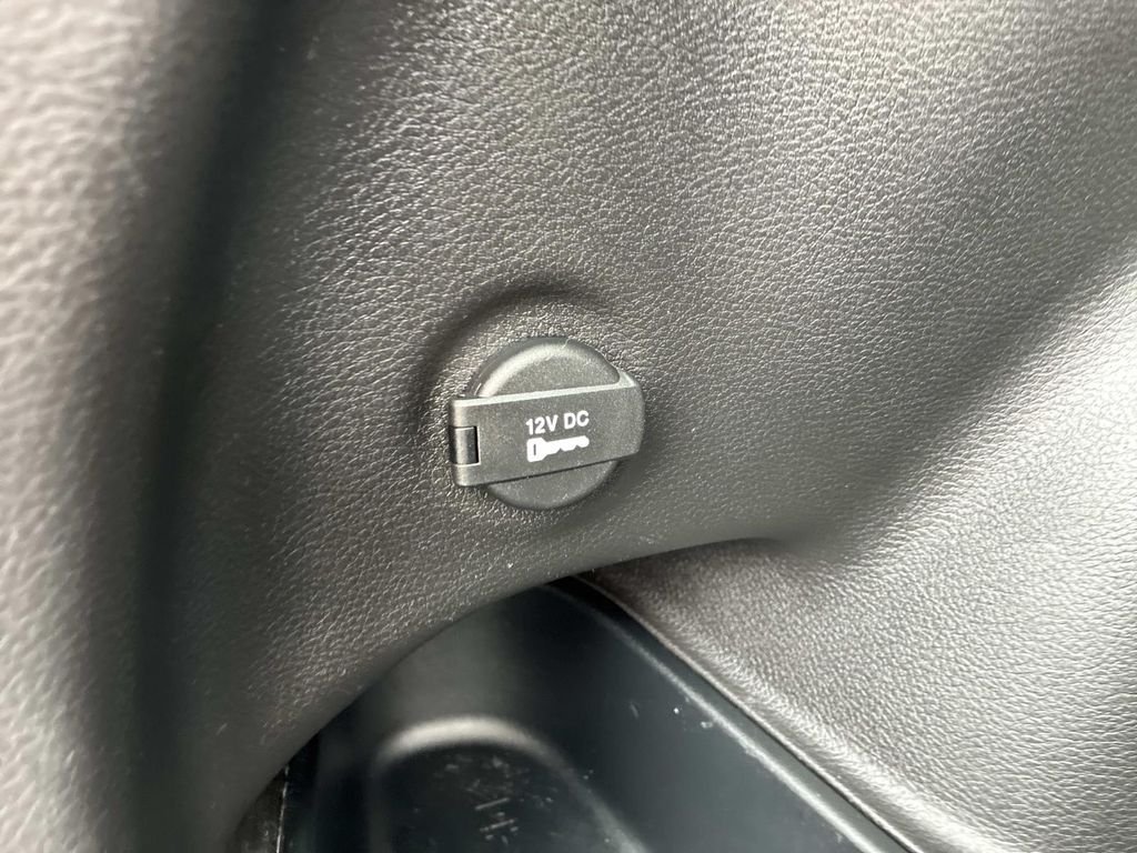 Used 2022 White Jeep Latitude image 16