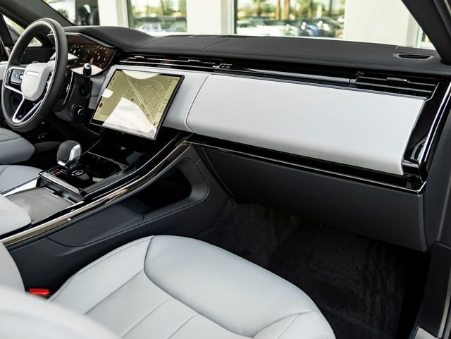 New 2026 Santorini Black LAND ROVER SE image 38