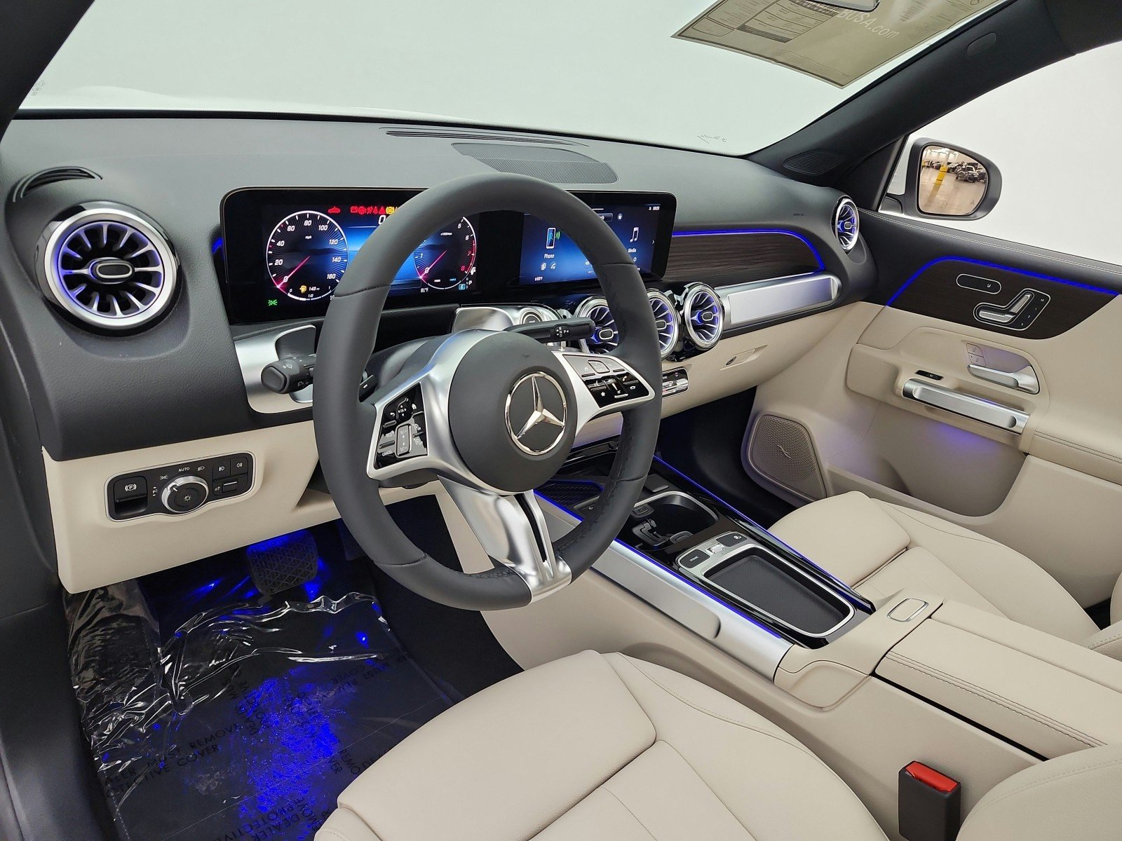 New 2026 Polar White Mercedes-Benz GLB 250 SUV image 9