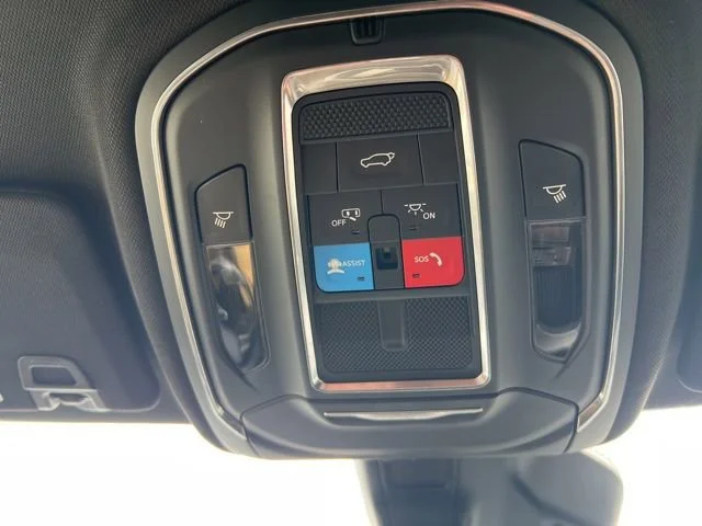 Used 2025 Black Jeep Altitude image 23