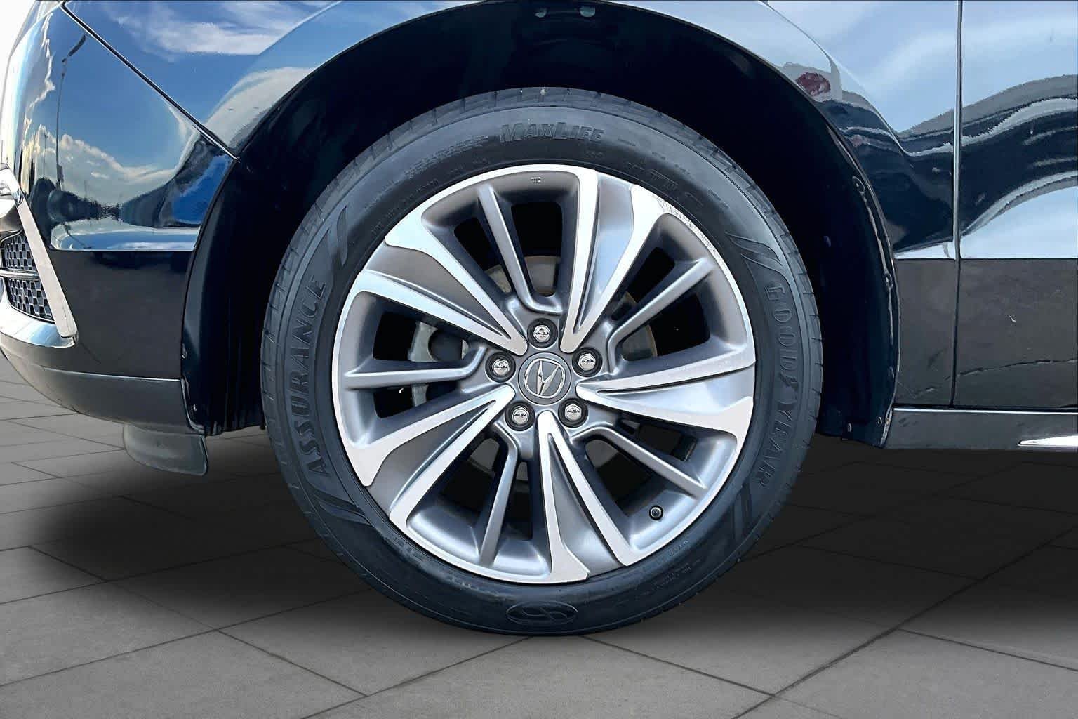 Used 2018 Crystal Black Pearl Acura w/Technology Pkg image 11