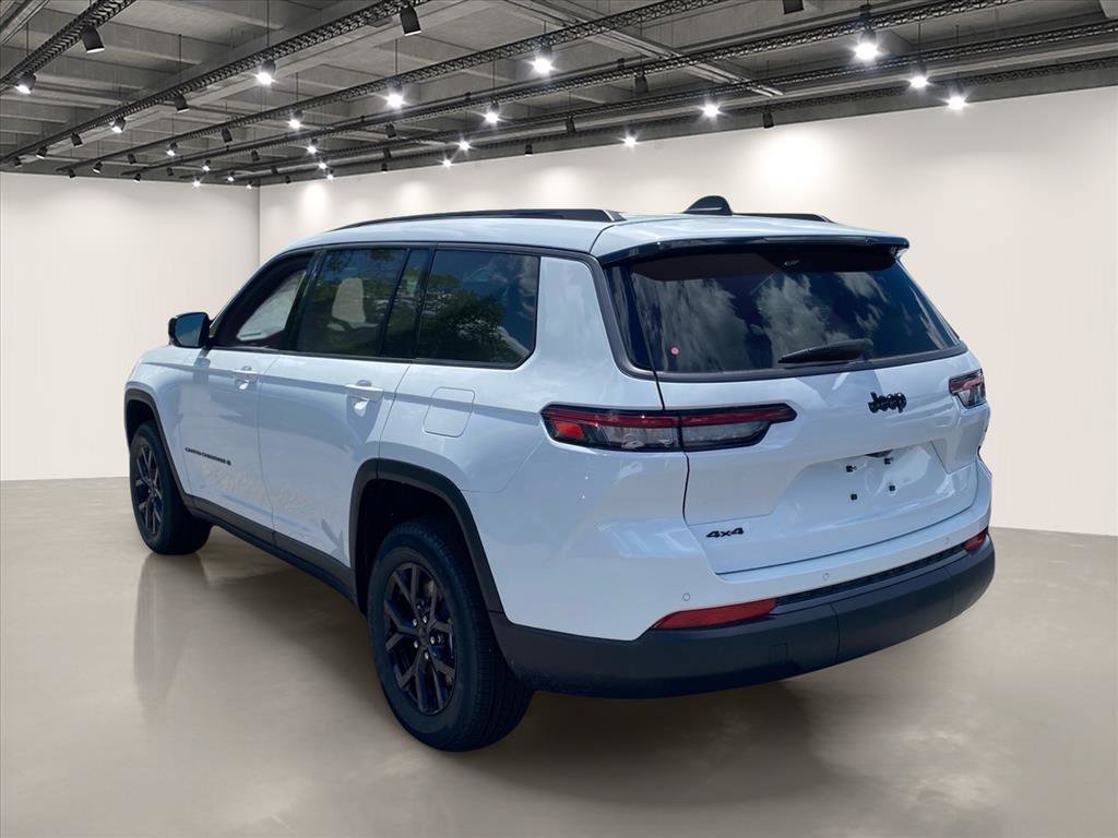 New 2026 Bright White Clear-Coat Exterior Paint Jeep Altitude image 3