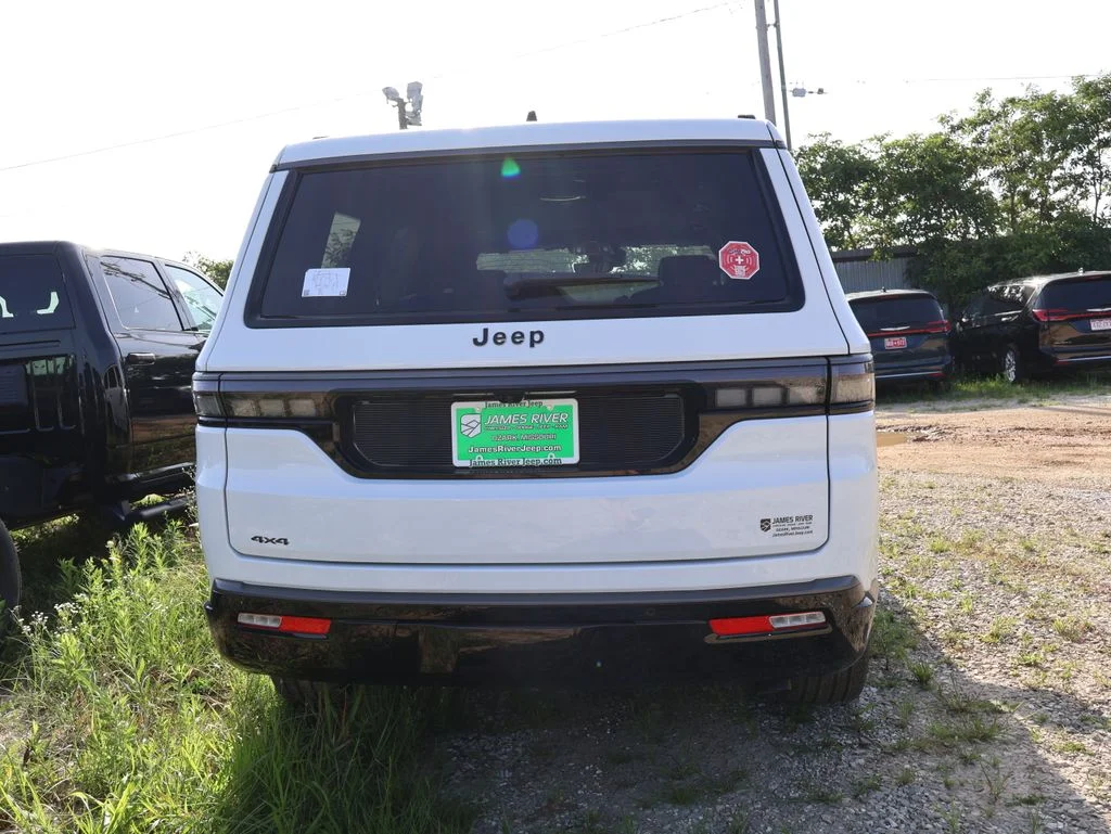 New 2026 Bright White Clear-Coat Exterior Paint Jeep Limited Reserve image 19
