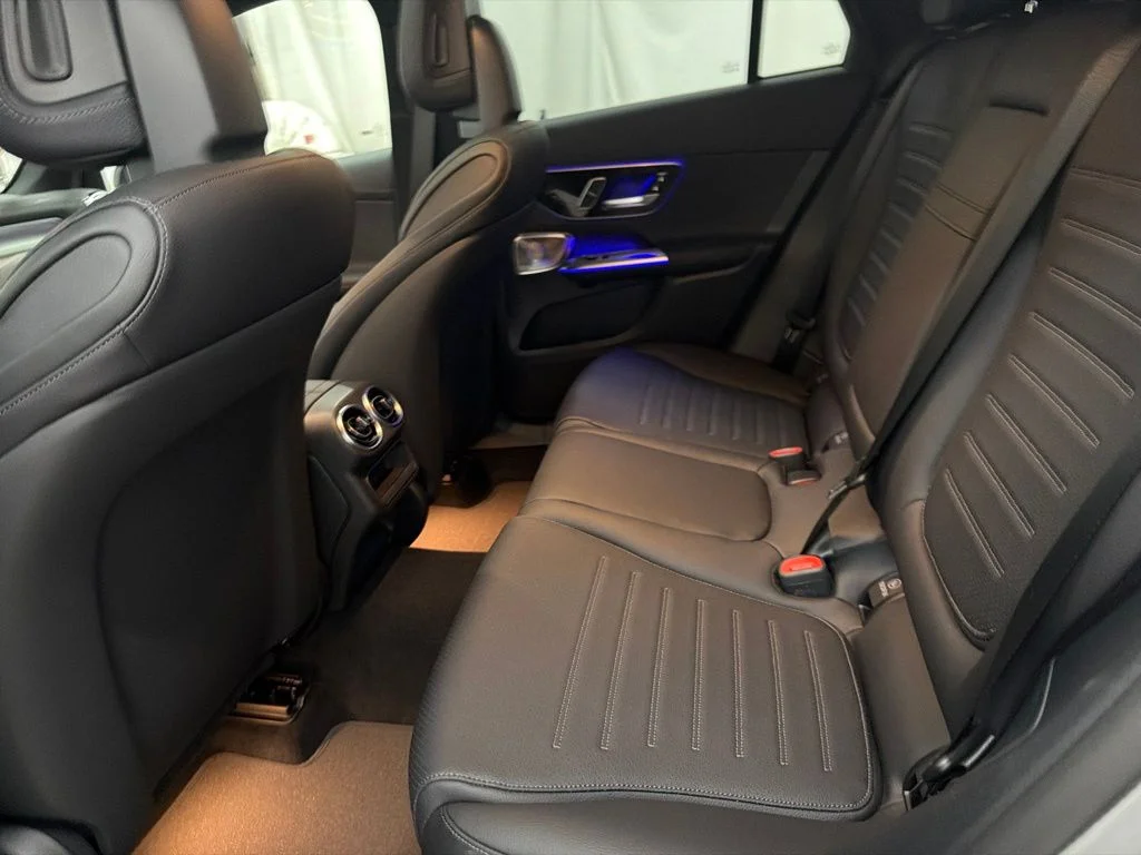 New 2027 White Mercedes-Benz GLC 300 image 19