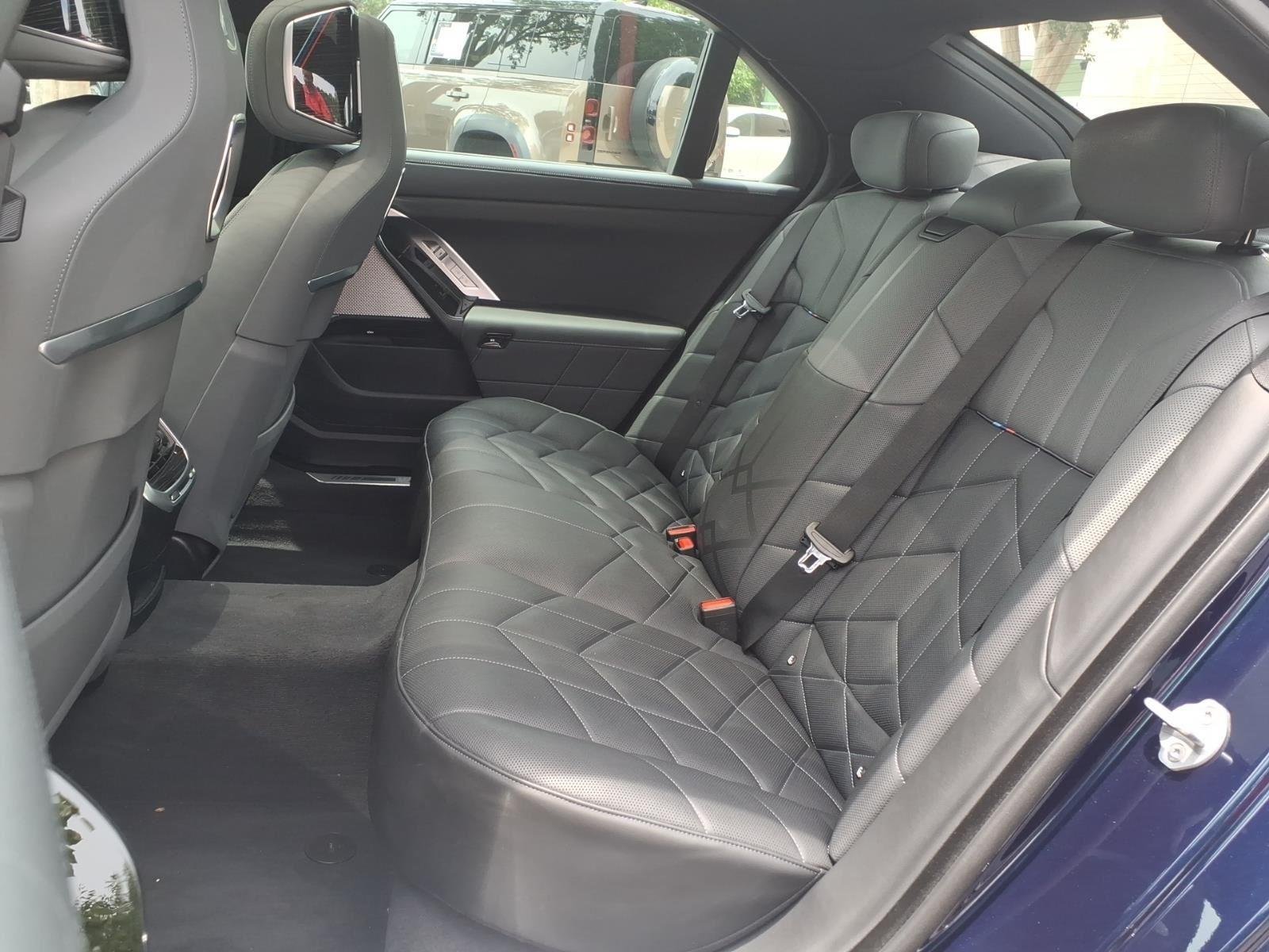 Used 2024 Tanzanite Blue II Metallic BMW 760i xDrive image 20