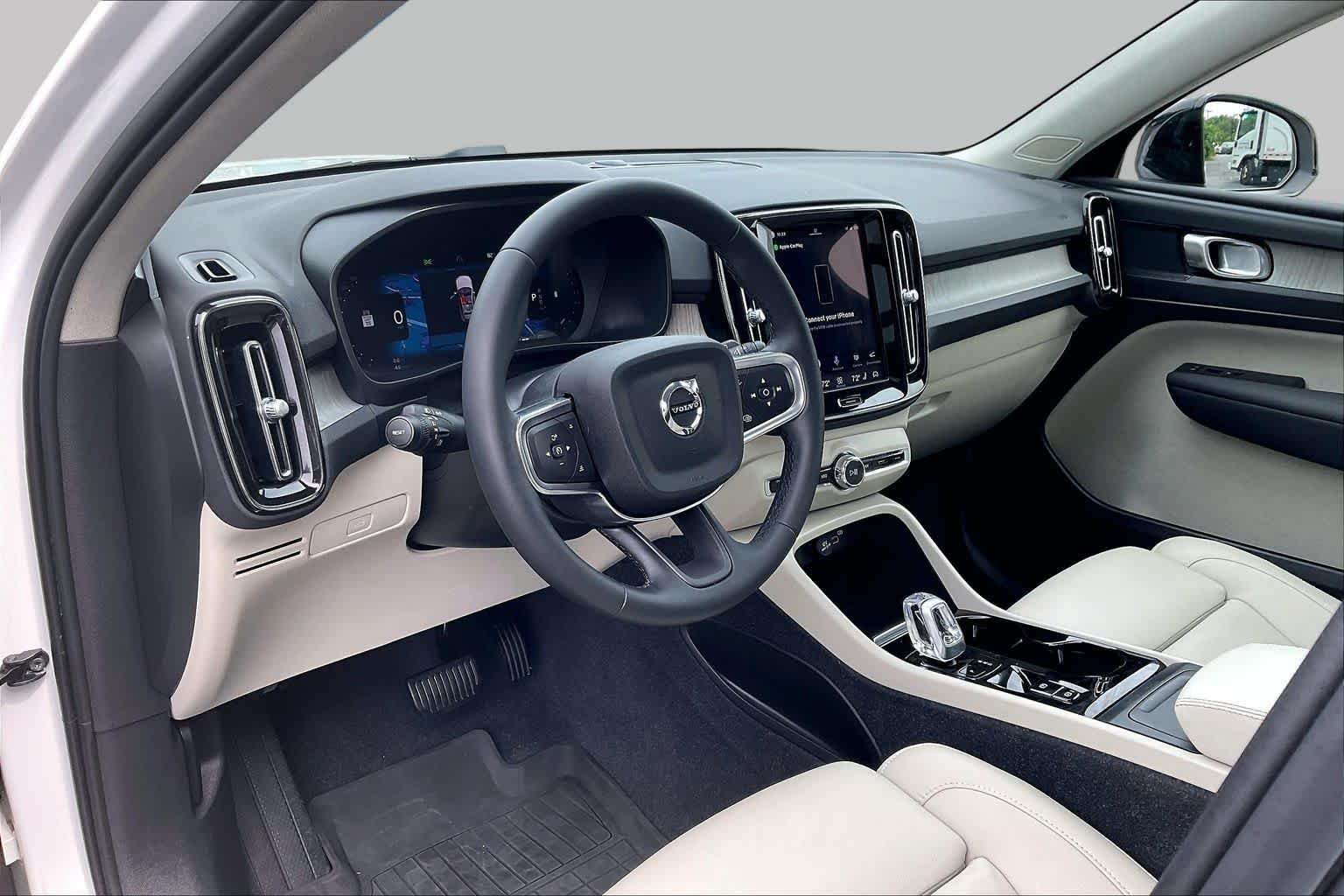 Used 2023 Crystal White Metallic Volvo Plus Dark Theme image 17