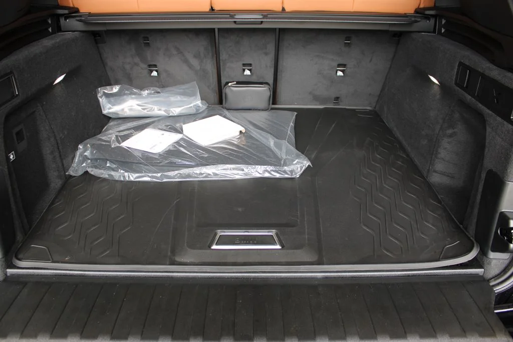 New 2026 Carbon Black Metallic BMW xDrive40i image 14