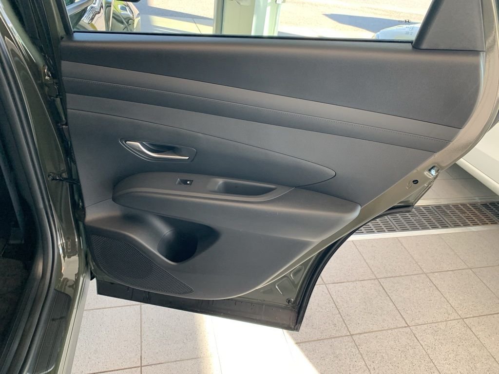 2018 Toyota RAV4 LE - Photo 34