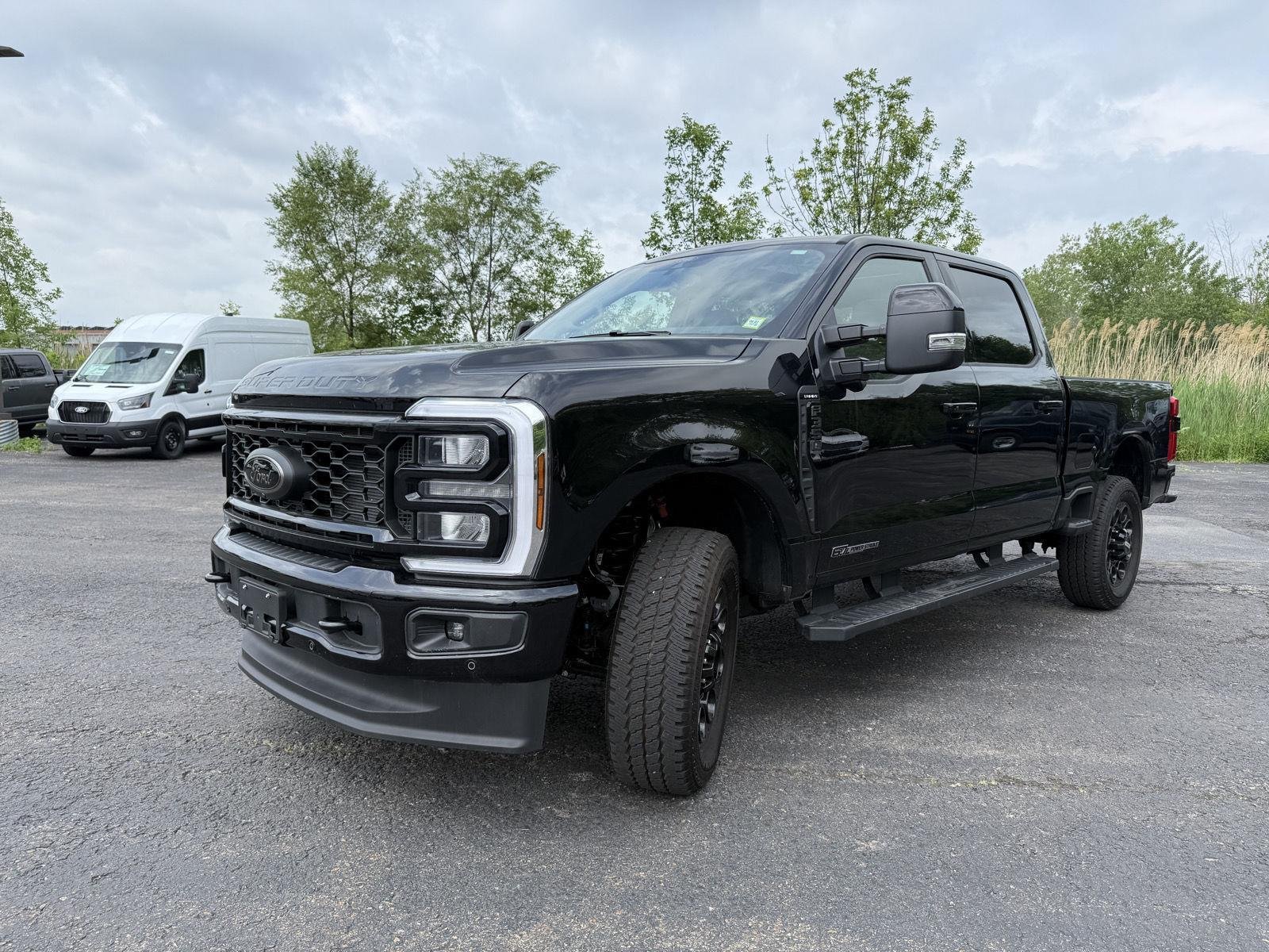 Used 2026 Agate Black Metallic Ford LARIAT image 8