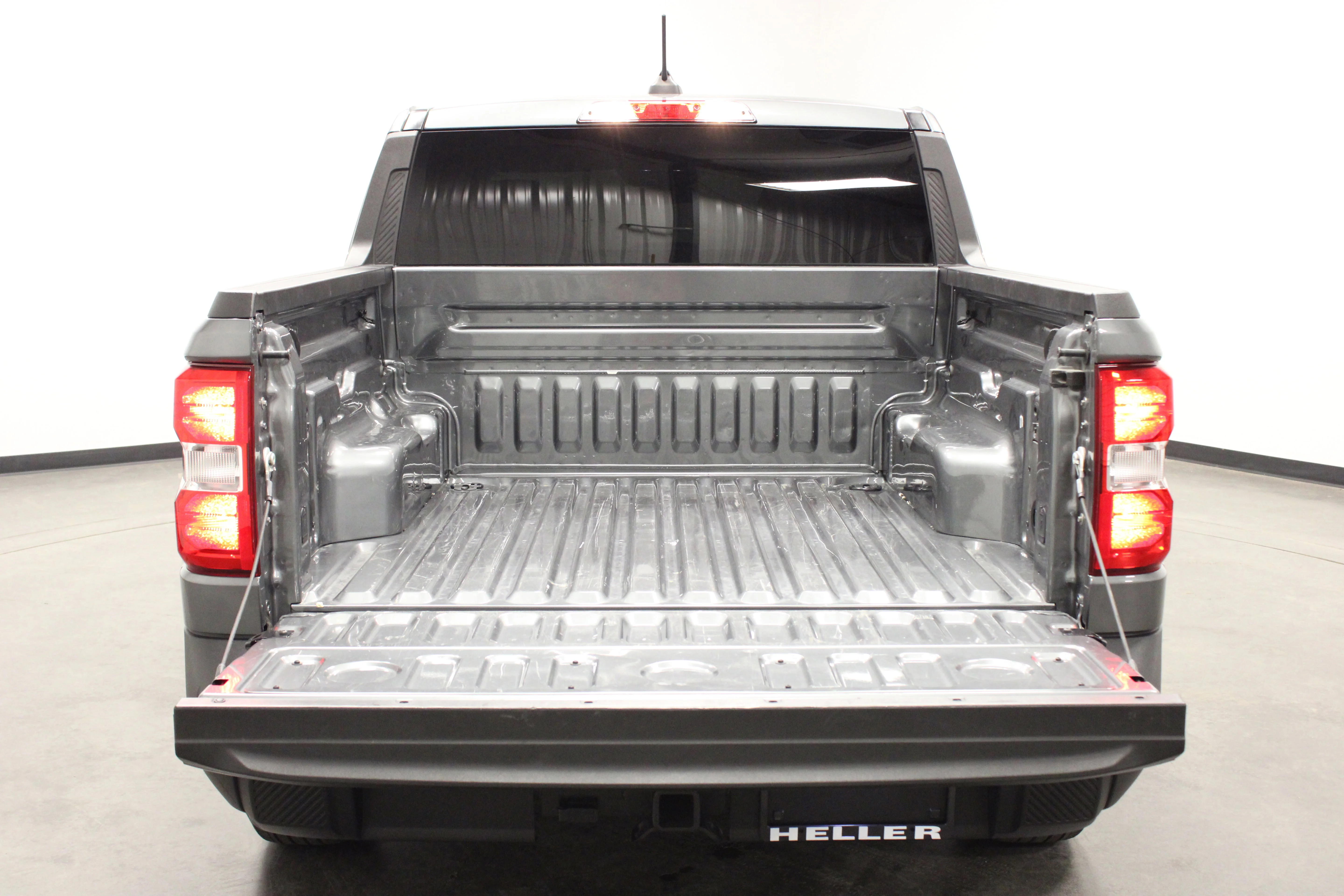 Used 2025 Gray Metallic Ford XLT image 13