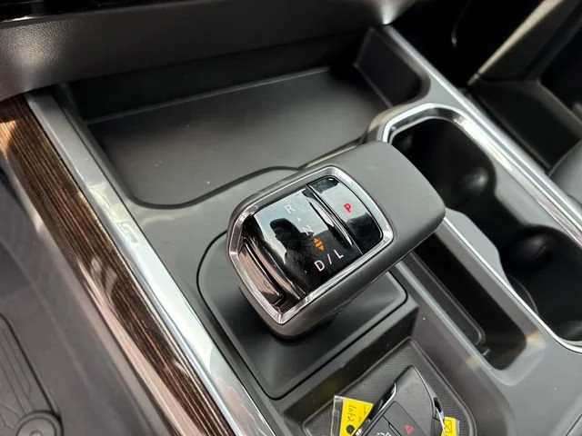 New 2026 Summit White GMC Elevation image 26