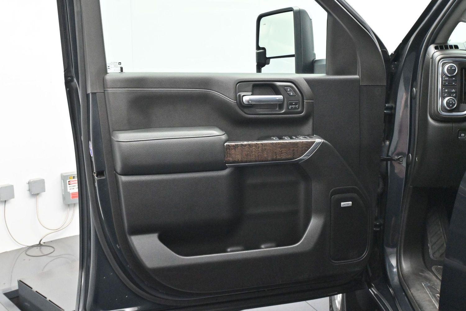 Used 2022 Hunter Metallic GMC Denali image 11