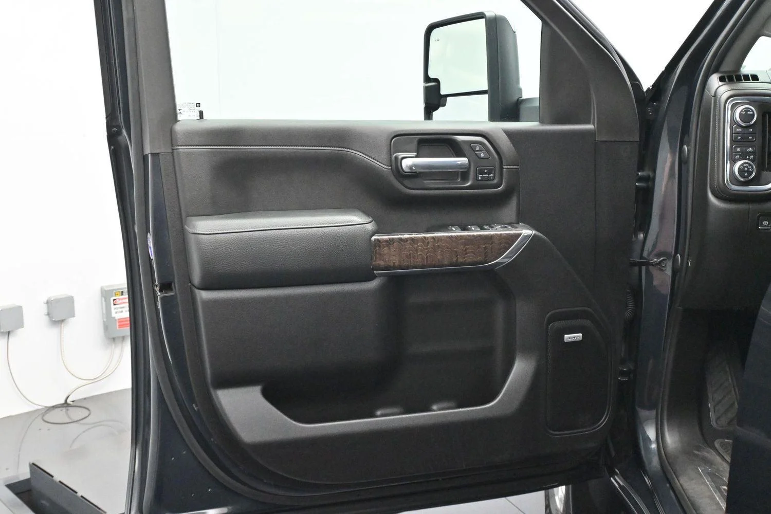 Used 2022 Hunter Metallic GMC Denali image 11