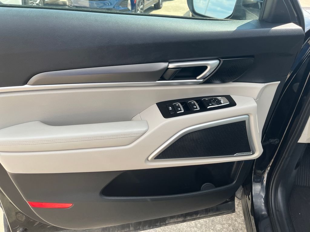 Used 2021 Black Kia S image 11