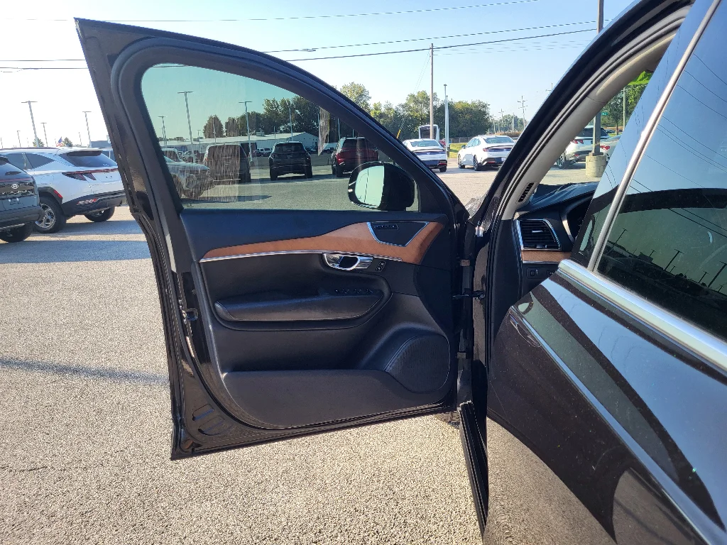 Used 2016 Onyx Black Metallic Volvo T6 Inscription image 18