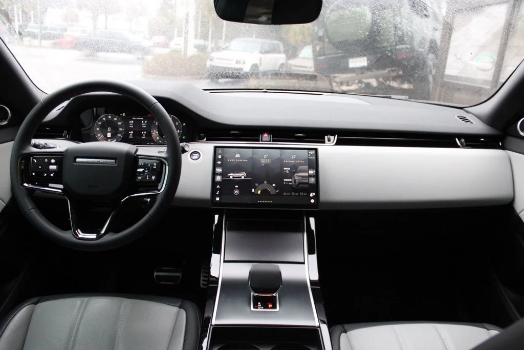 Certified Used 2026  Land Rover Dynamic image 28