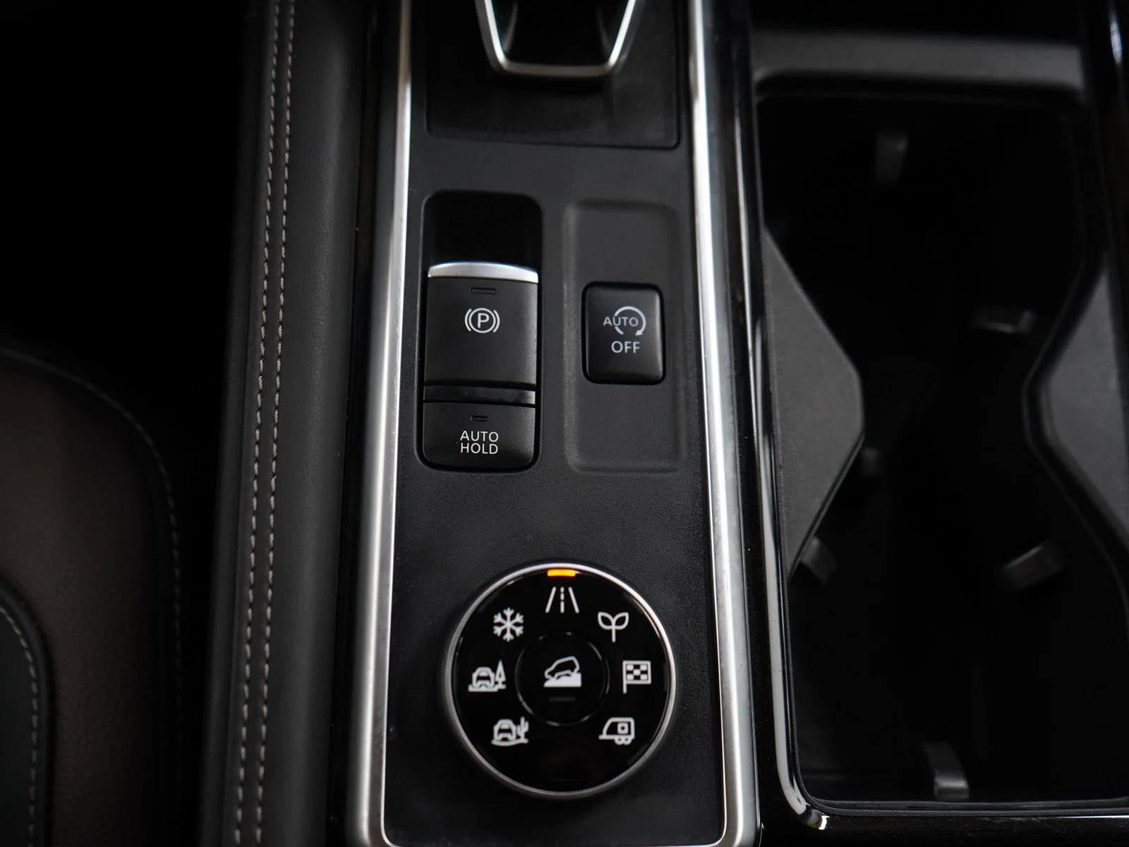 Used 2025 Scarlet Ember Tintcoat Nissan Platinum image 26