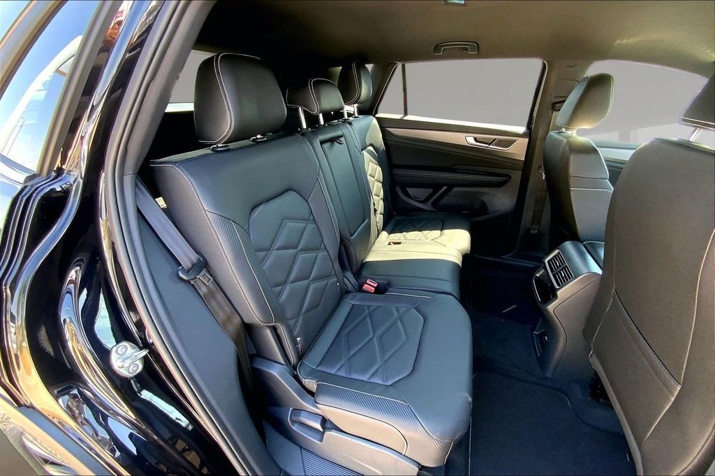 New 2026 Deep Black Pearl Volkswagen SE image 10