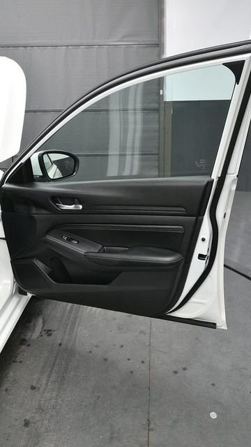 Used 2020 White Nissan 2.5 S image 17