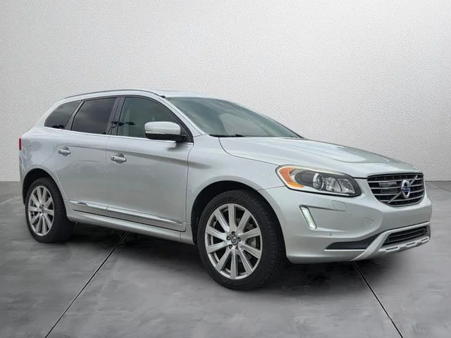 Used 2017 Silver Volvo T5 Inscription image 6