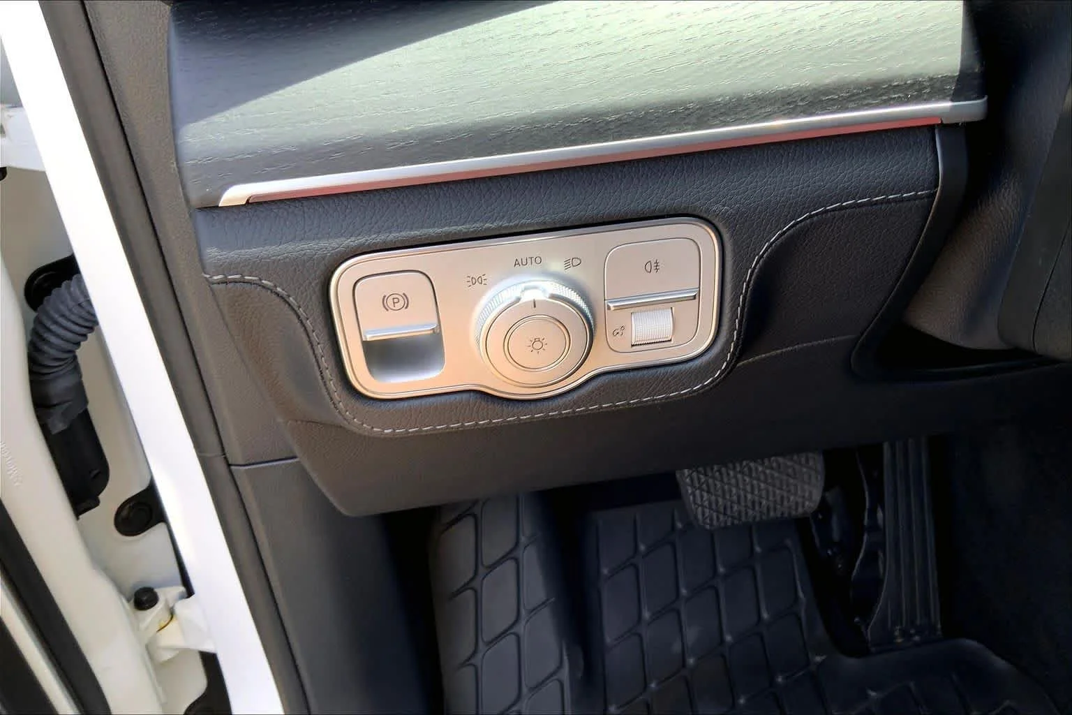 Used 2024 Polar White Mercedes-Benz GLE 350 image 32