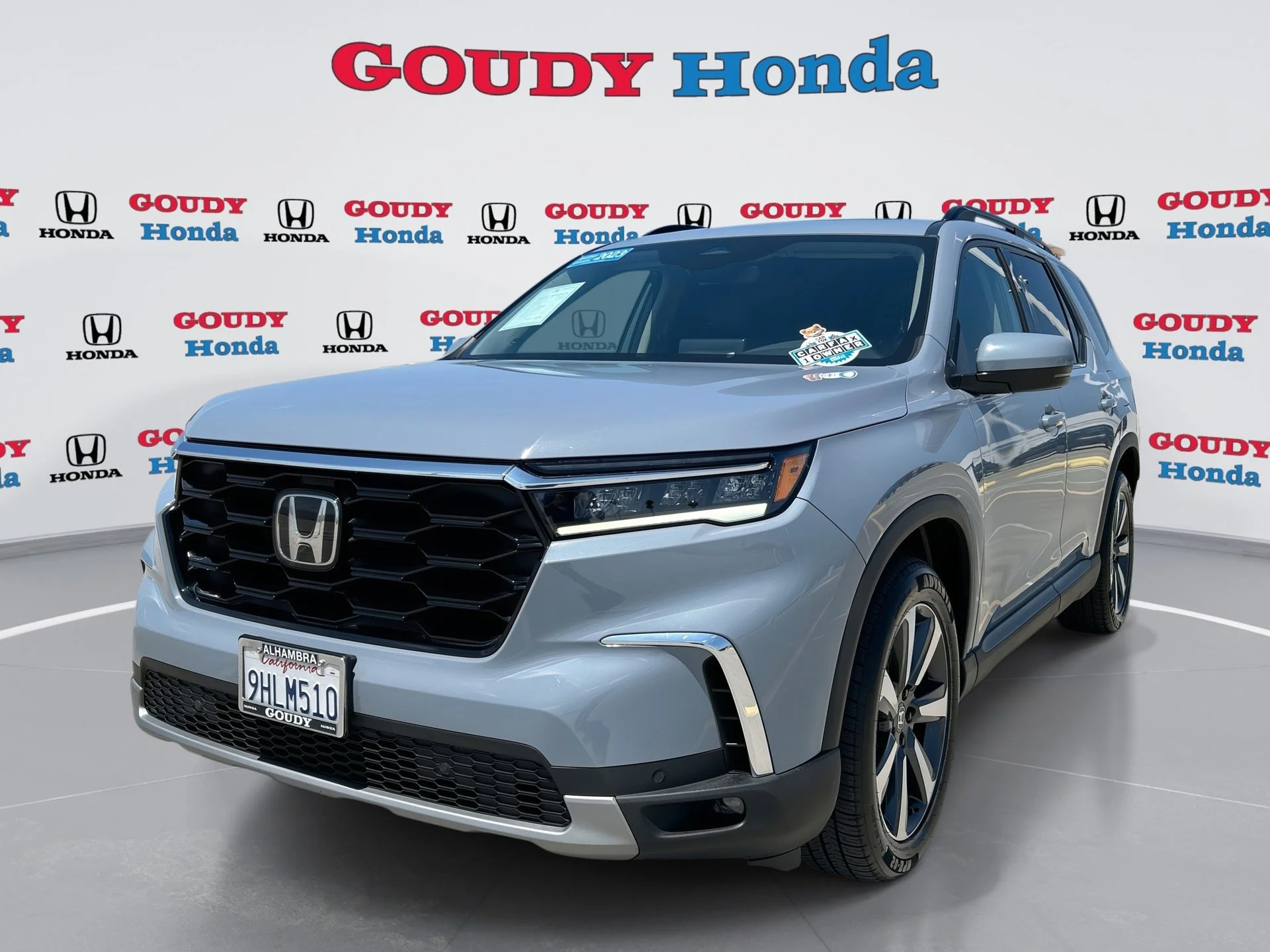2023 Honda Pilot Touring 2WD's photo