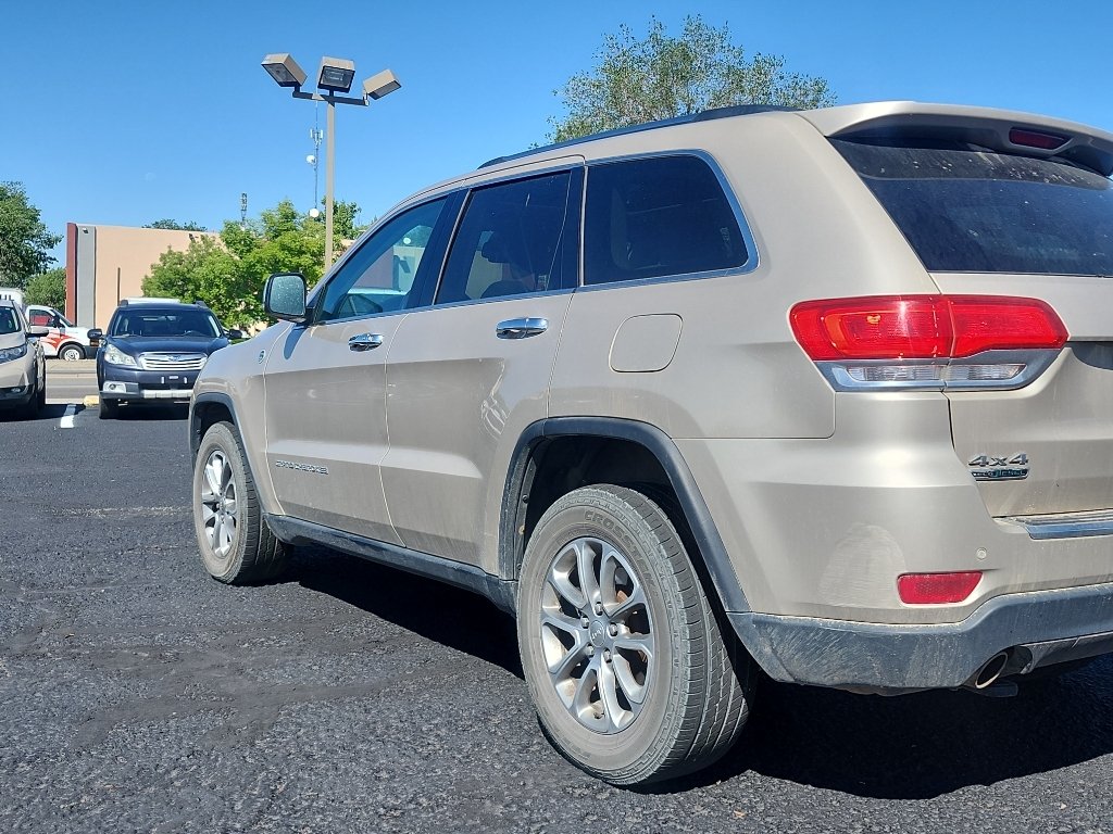 Used 2015 Champagne Jeep Limited image 7