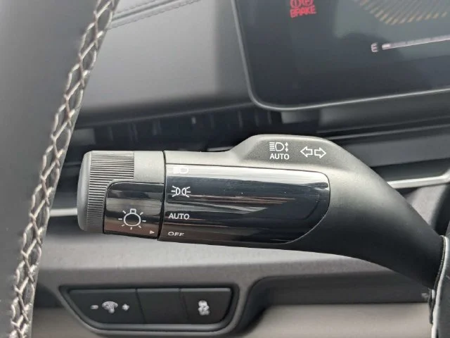 New 2027 Snow White Pearl Kia EX image 28