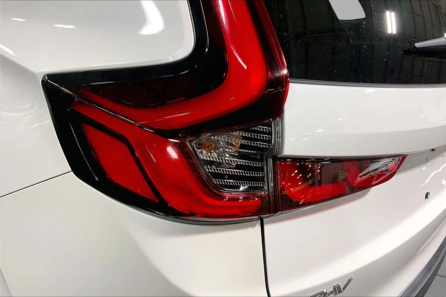 Used 2025 Platinum White Pearl Honda EX image 29