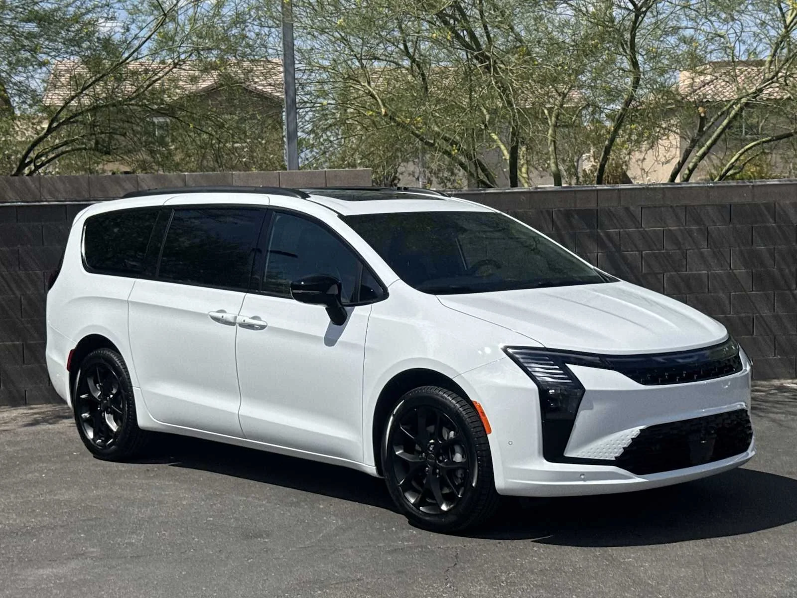 New 2027 Bright White Clear-Coat Exterior Paint Chrysler Limited image 2