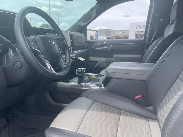 Used 2025 White Chevrolet ZR2 image 13