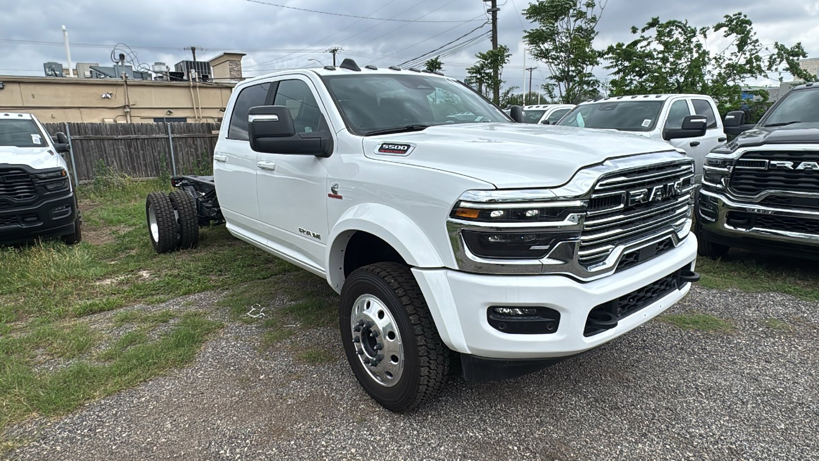 New 2026 Bright White Clear-Coat Exterior Paint RAM Big Horn image 3