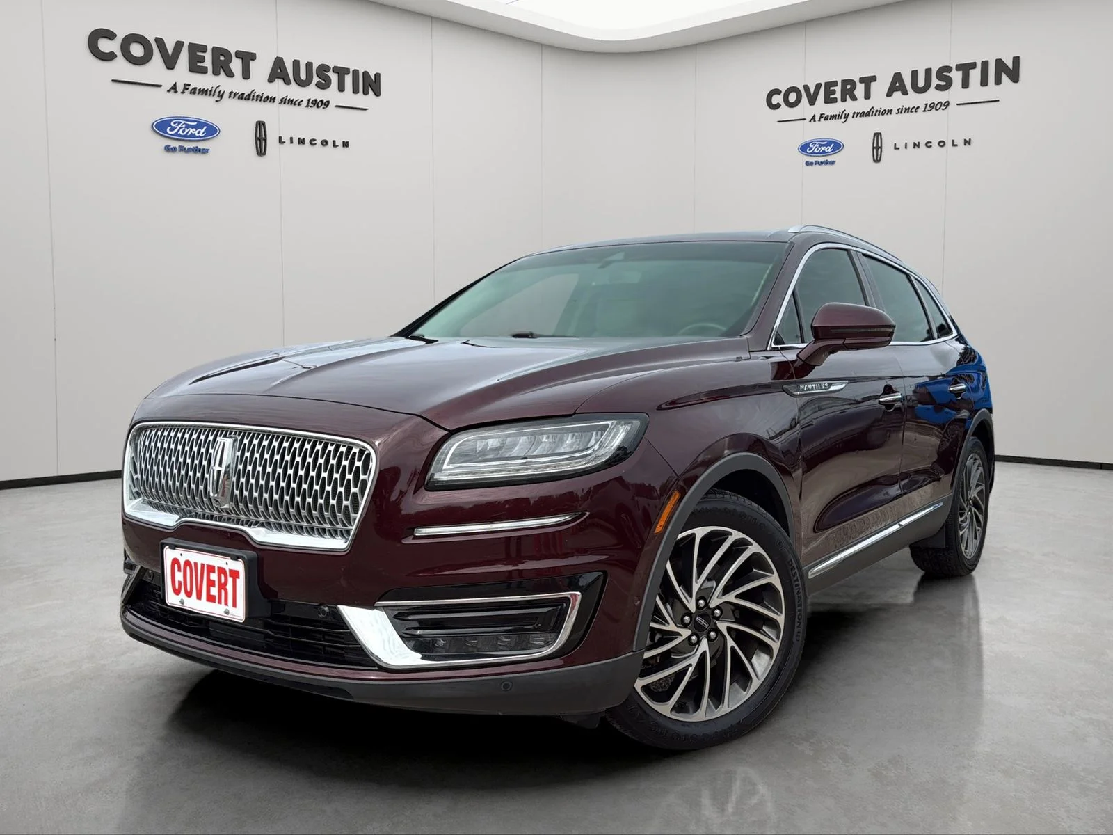 Used 2019 Red Lincoln Reserve image 1