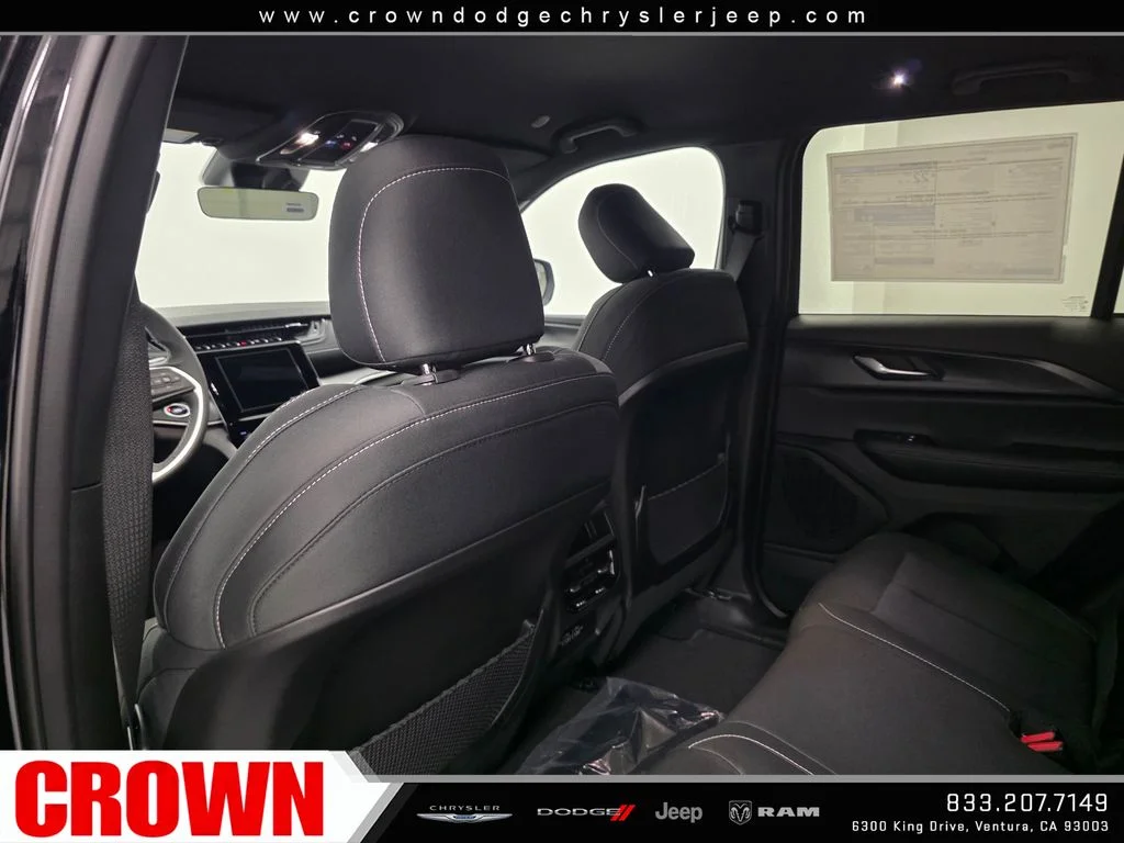 New 2026 Diamond Black Crystal Pearlcoat Jeep  image 11