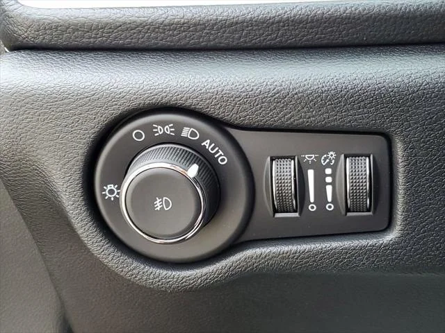 2026 Chrysler Pacifica Select - Photo 11