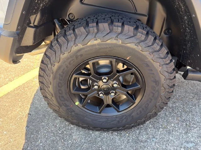 New 2027 Bright White Clear-Coat Exterior Paint Jeep Willys image 9
