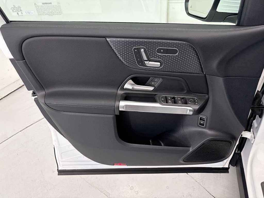 New 2026 Polar White Mercedes-Benz GLB 250 image 23