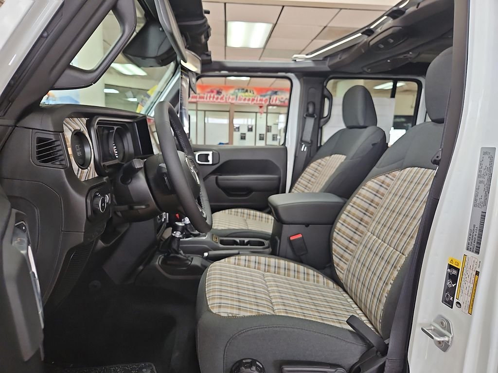 New 2026 Bright White Clear-Coat Exterior Paint Jeep 85th Anniversary Edition image 17