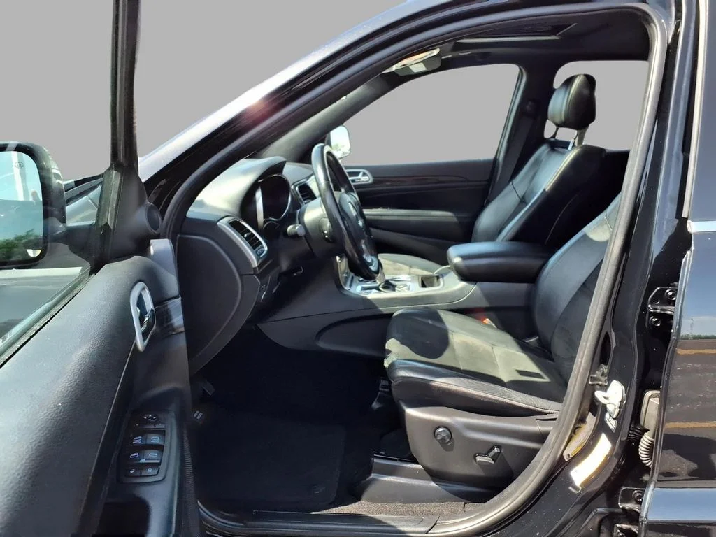 Certified Used 2021 Black Jeep Laredo X image 20