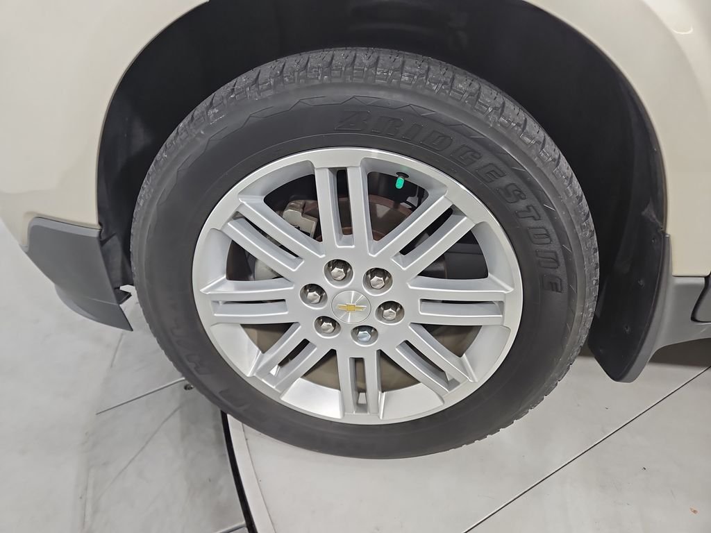 Used 2015 Gold Chevrolet LT image 26